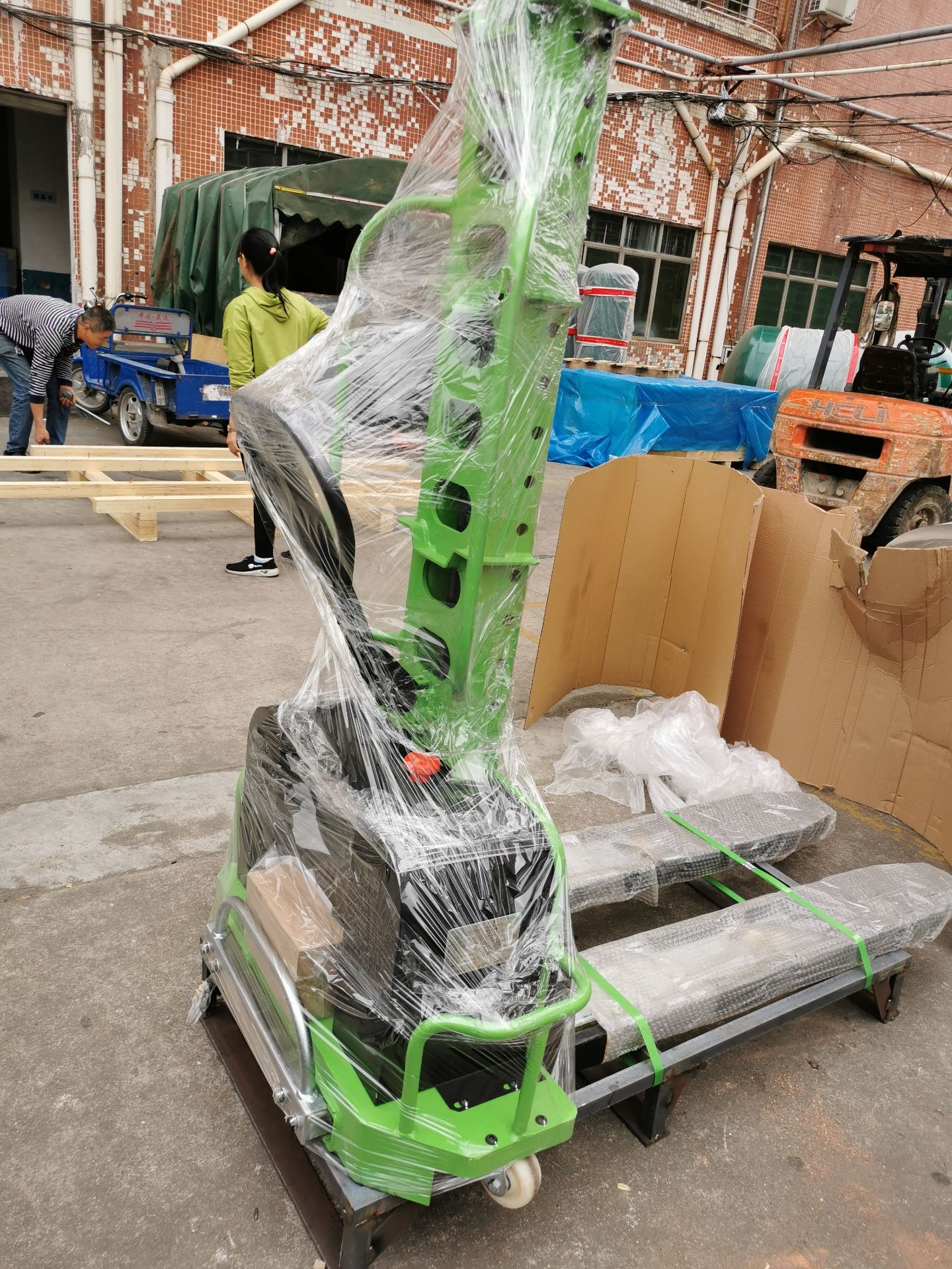 semi electric lift stacker 500kg 700kg 1000kg WELIFTRICH